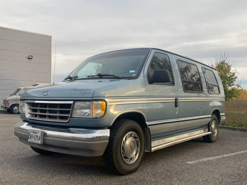 FORD ECONOLINE V8 VAN - Véhicule de collection importé proche de Lyon