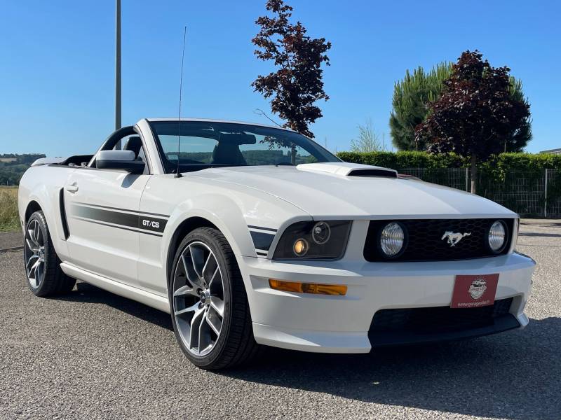 FORD MUSTANG GT CABRIOLET V8 - Véhicule importé en région Rhône Apes